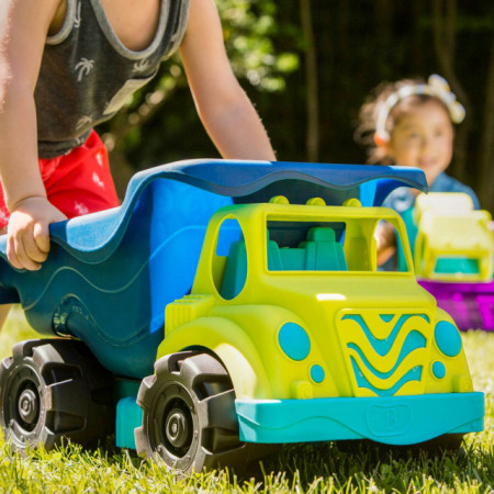 Igračka kamion podstiče kreativnu igru i razvoj motorike