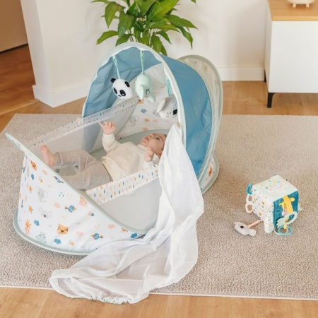 Eurekakids Cucú Travel Bed putni krevetac sa madracem, igračkama i mrežicom