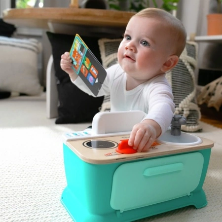 Hape Drvena kuhinja za igru Magic Touch