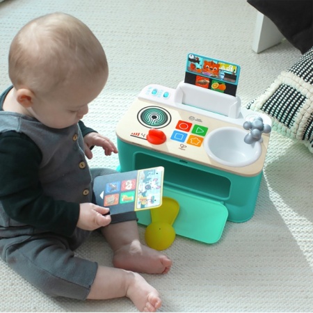 Hape Drvena kuhinja za igru Magic Touch