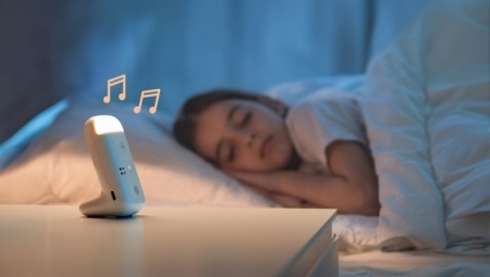 Motorola audio bebi alarm sa noćnim svetlom i uspavankama
