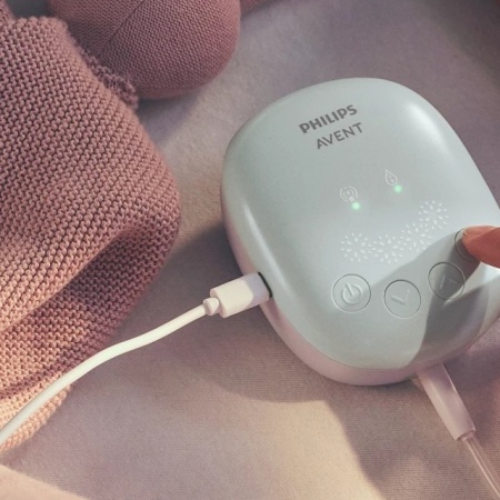 Avent Električna pumpica za izmazanje Essential + 5 kesica za mleko + 4 tuferi za grudi SCD323/20