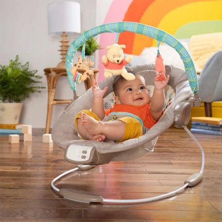 Kids II Disney Baby Muzička ležaljka sa vibracijom Winnie the Pooh Dots &amp; Hunny Pots 60256