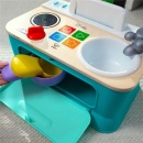 Hape Drvena kuhinja za igru Magic Touch
