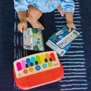 Drveni Montessori klavir za bebe sa šarenim notnim karticama