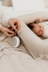 Baby Nest 4 în 1 cu arcadă de jucării și aparat de sunete - Gri - Img 5