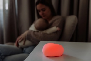 Nursery Lamp Ruby Warm Grey - Lampă de veghe pentru momentele de alăptare pe timp de noapte - Img 2