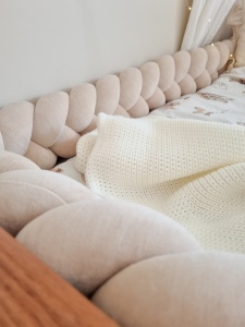 Protecție laterală impletită pentru pătuț Velvet - Beige 300 cm - Img 6