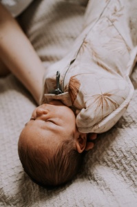 Săculeț Swaddle pentru infășat nou născut din bumbac + căciulița – First Step Boho - Img 2