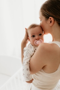 Săculeț de dormit Swaddle + Căciuliță– Cream - Img 5