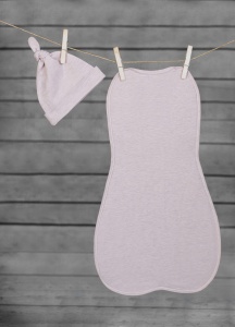 Săculeț Swaddle pentru infășat nou născut din bumbac + căciulița – First Step Roz - Img 2