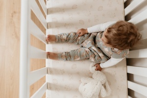 Cearșaf cu elastic pentru pătuț 120 × 60 cm – Cream - Img 2