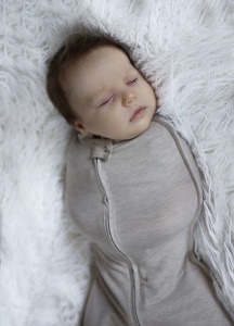 Săculeț Swaddle pentru infașat, din bumbac + căciulița – Second step Gri deschis - Img 4