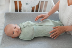 Săculeț Swaddle pentru infășat nou născut din bumbac + căciulița – First Step Bloom - Img 2