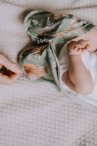 Săculeț Swaddle pentru infășat nou născut din bumbac + căciulița – First Step Boho - Img 6