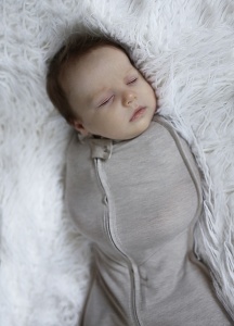 Săculeț Swaddle pentru infășat nou născut din bumbac + căciulița – First Step Bloom - Img 3