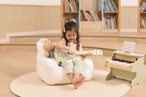 Ukulele verde din lemn pentru copii, jucărie muzicală Montessori - Img 3