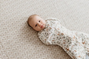 Săculeț Swaddle pentru infașat, din bumbac + căciulița – Second step Forest Ivory - Img 2