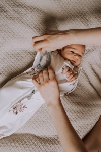 Săculeț Swaddle pentru infașat, din bumbac + căciulița – Second step Boho Sand - Img 3