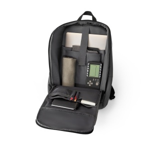 TOULON. Rucsac pentru laptop fabricat din rPET 600D de înaltă densitate, cu finisaj rezistent la apă și căptușeală