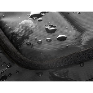 TOULON. Rucsac pentru laptop fabricat din rPET 600D de înaltă densitate, cu finisaj rezistent la apă și căptușeală – fotografie produs 2