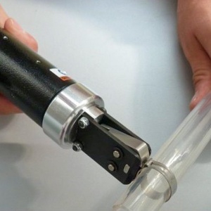 P0452X-S00-I90R DEPRAG Cleste pneumatic pentru fixare coliere pentru FURTUN max. Ø100mm - min. Ø50mm, putere 4500N, deschidere 0,8-12mm, maner Ø54mm, actionare clapeta - Img 2