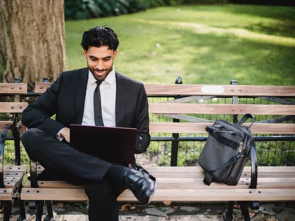 Servietă, rucsac sau geantă pentru laptop: ce să aleg
