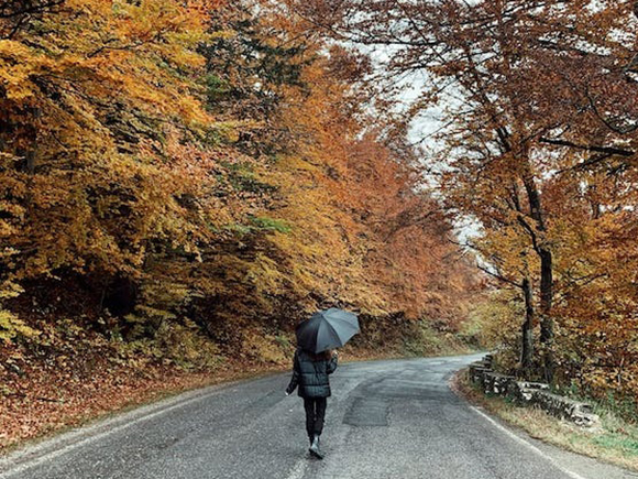 Packing list pentru city break-uri toamna: Ce să nu omiți