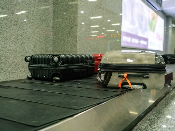Se controlează bagajul de cală în aeroport sau avion?