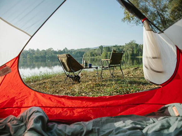 Kit-ul Perfect pentru Camping: Ce Să Ai La Tine Când Pornești în Aventuri în Natură