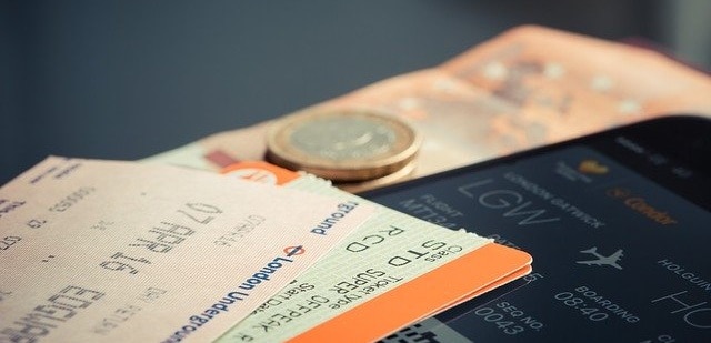 Ce trebuie să faci când îți rezervi online un bilet de avion?
