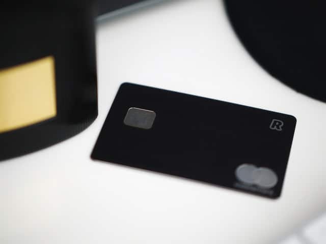 De ce merită să ai un card Revolut când călătorești?