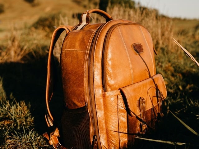 Rucsac din piele naturală sau din piele ecologică: ce să aleg?