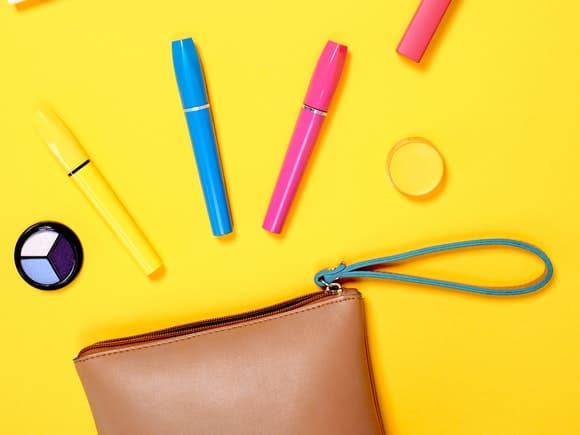 3 genți cosmetice sub 100 de lei pe care să le încerci