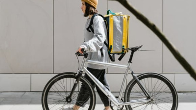 Geantă termoizolantă de mari dimensiuni: accesoriul pe care nu trebuie să îl ratezi
