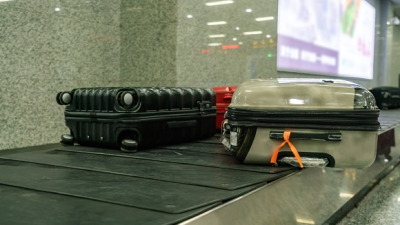 Se controlează bagajul de cală în aeroport sau avion?