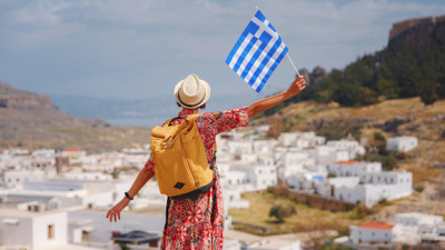 Ce să pui în bagaj pentru vacanța în Grecia? Lista esențială pentru zboruri low-cost