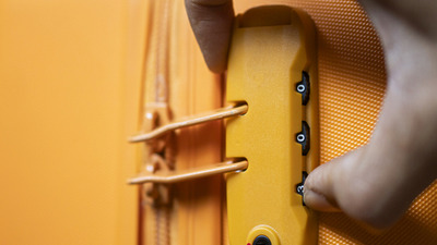 Accesorii esențiale pentru securitatea bagajului: lacăte TSA, huse de protecție, etichete smart