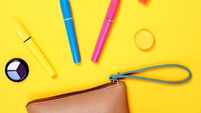 3 genți cosmetice sub 100 de lei pe care să le încerci
