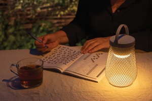 Lampă de masă reîncărcabilă prin USB Aurora RCS din plastic reciclat - Img 10