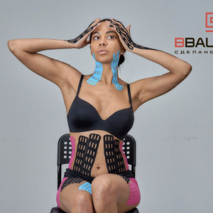 Bandă Kinesiologică pentru Drenaj Limfatic BB LYMPH TAPE™ 5cm x 5m – Bandă Perforată Albastră pentru Celulită și Limfedem - Img 4