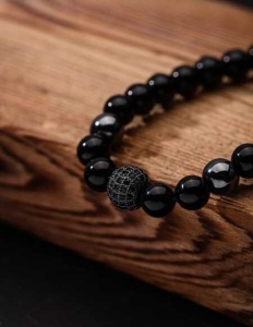 Brățară reglabilă cu mărgele negre