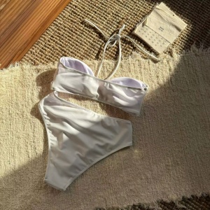 Costum de baie 2 piese cu talie inalta si accesorii metalice aurii, alb #ZZ2095 - Img 7