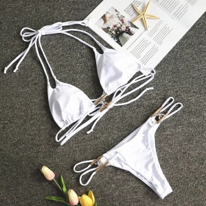 Costum de baie 2 piese cu accesorii metalice aurii la slip si sutien, alb #ZZ2832