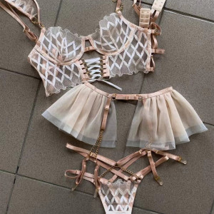 Set lenjerie intima sexy din dantela brodata si tul cu lantisoare decorative, alb/ bej, 3 piese #ZZ4256 - Img 6