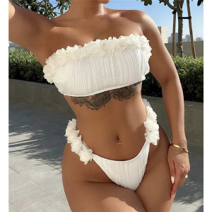 Costum de baie 2 piese texturat, cu flori aplicate si sutien tip bustiera, alb #ZZ2052