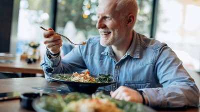 Superalimente pentru bărbați: cum pot contribui extractele naturale la funcțiile normale ale organismului