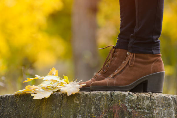 Pantofi din Piele Naturală Toamna 2025: Ghid Complet, Tendințe și Recomandări în România