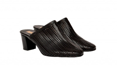 Saboti piele naturală damă eleganți – alegerea perfectă pentru confort și stil