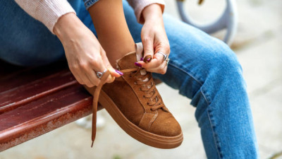 De ce să alegi pantofi din piele naturală pentru damă în loc de sintetice?